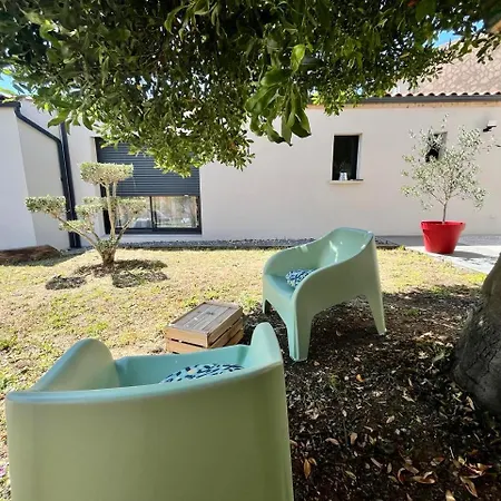Rochelaise Proche De La Villa *
